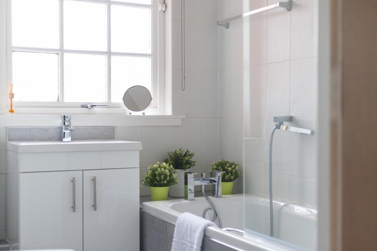 Royal Mile Modern Apartment 에든버러 외부 사진