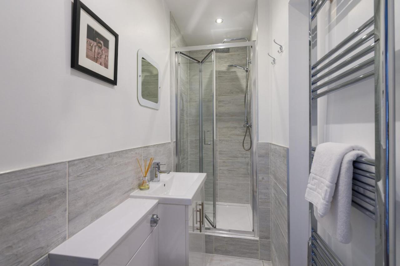 Royal Mile Modern Apartment 에든버러 외부 사진