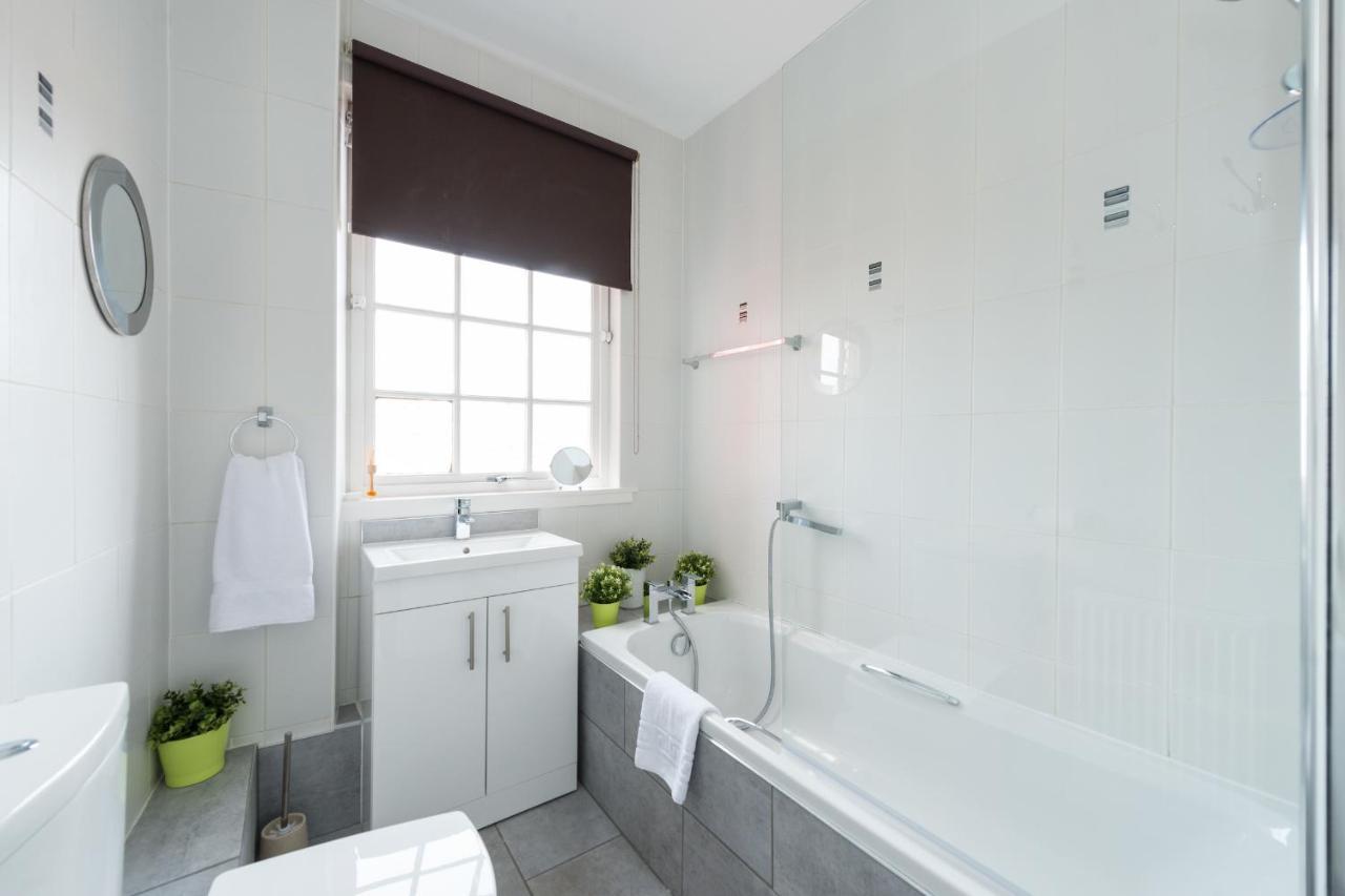 Royal Mile Modern Apartment 에든버러 외부 사진